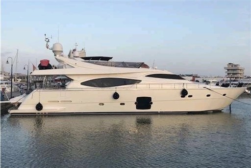 Ferretti Yachts 761