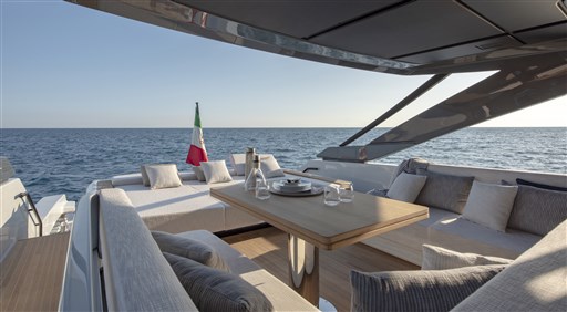 09_BMF6215 cockpit lounge