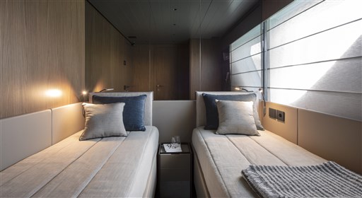 25_BMF5628 cabin guest