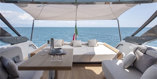 08_BMF6125 cockpit lounge