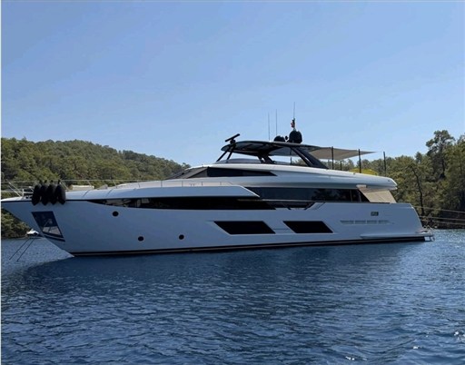 Ferretti Yachts 920