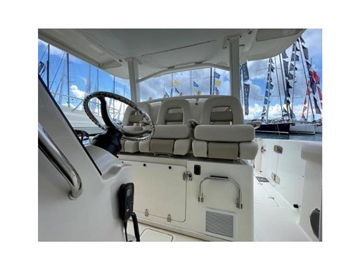 boston-whaler-380-outrage-29143110222967505166546755654568x
