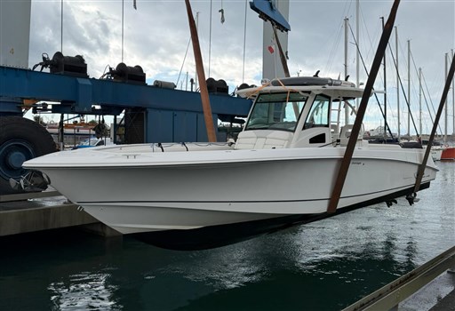 Boston Whaler 370 Outrage