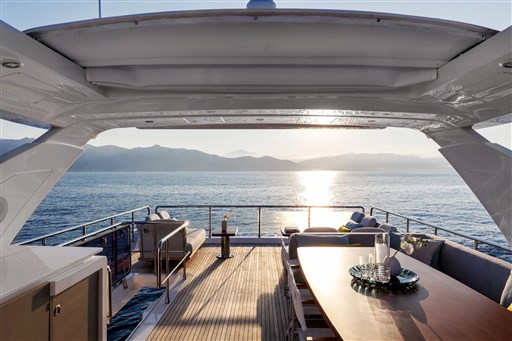Azimut-72-Yacht-Solstice-11.jpg