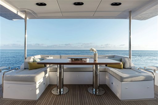 Azimut-72-Yacht-Solstice-17.jpg