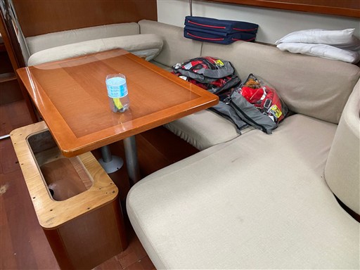 BENETEAU OCEANIS 40 2010 RYB (7)