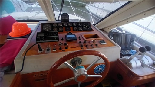 UNIESSE 42 1990 FLY RYB (16)