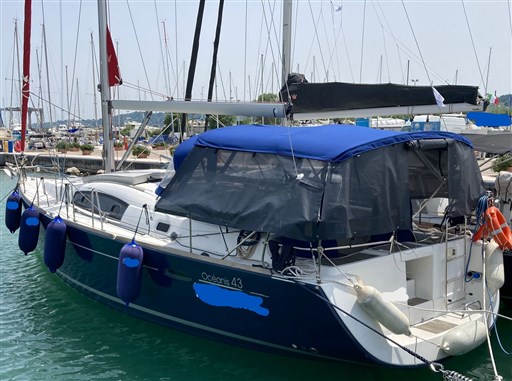 Beneteau Oceanis 43