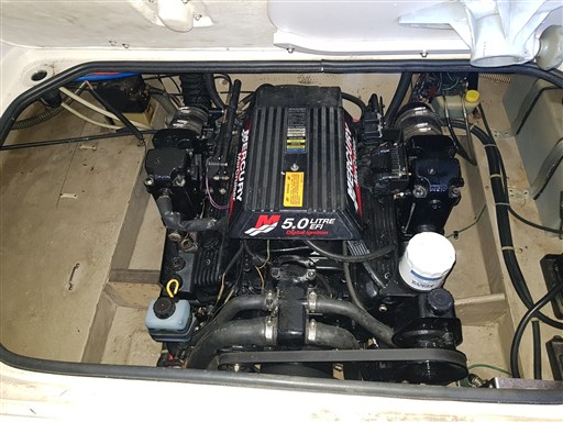 REGAL MARINE 242 1999 RYB (8)