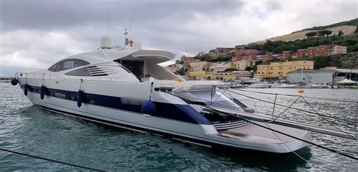 Pershing 76