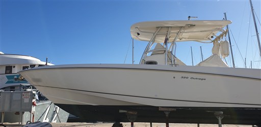Boston Whaler Outrage 320