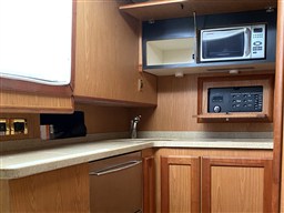 Luhrs 41 Open (2011) 