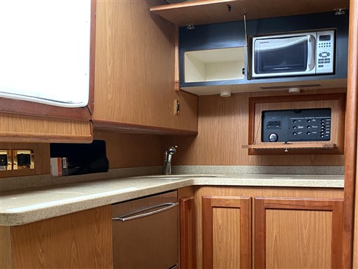 Luhrs 41 Open (2011) 