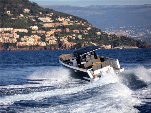 Fjord_38_xpress_Exterior_004-1735