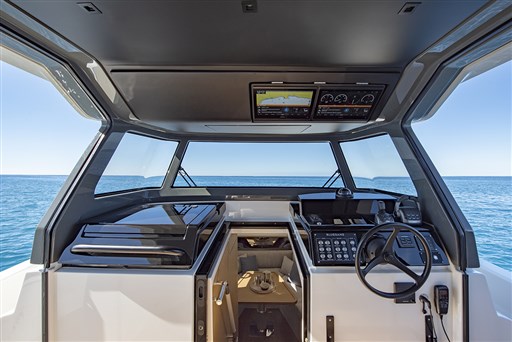 13_BMF7740 pilot house