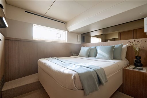 SEADECK_9_IMAGE__0001_SD9-Starboard-VIP-cabin.jpg