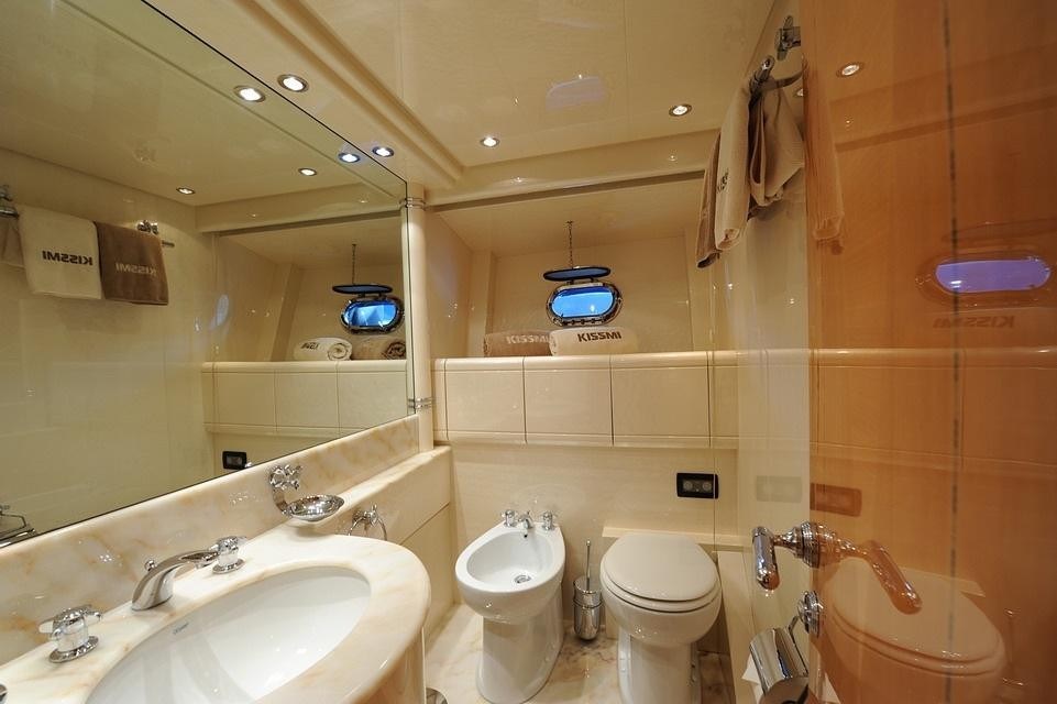 Overmarine Mangusta 72 - Charter Pontine