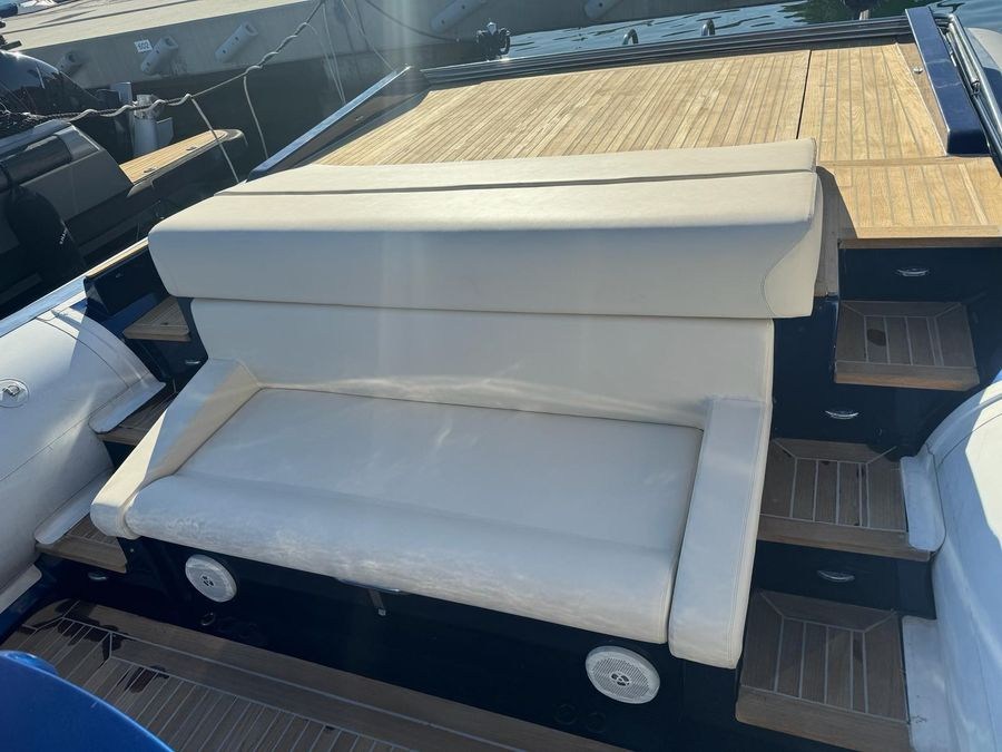 Sea Water Convertible 430