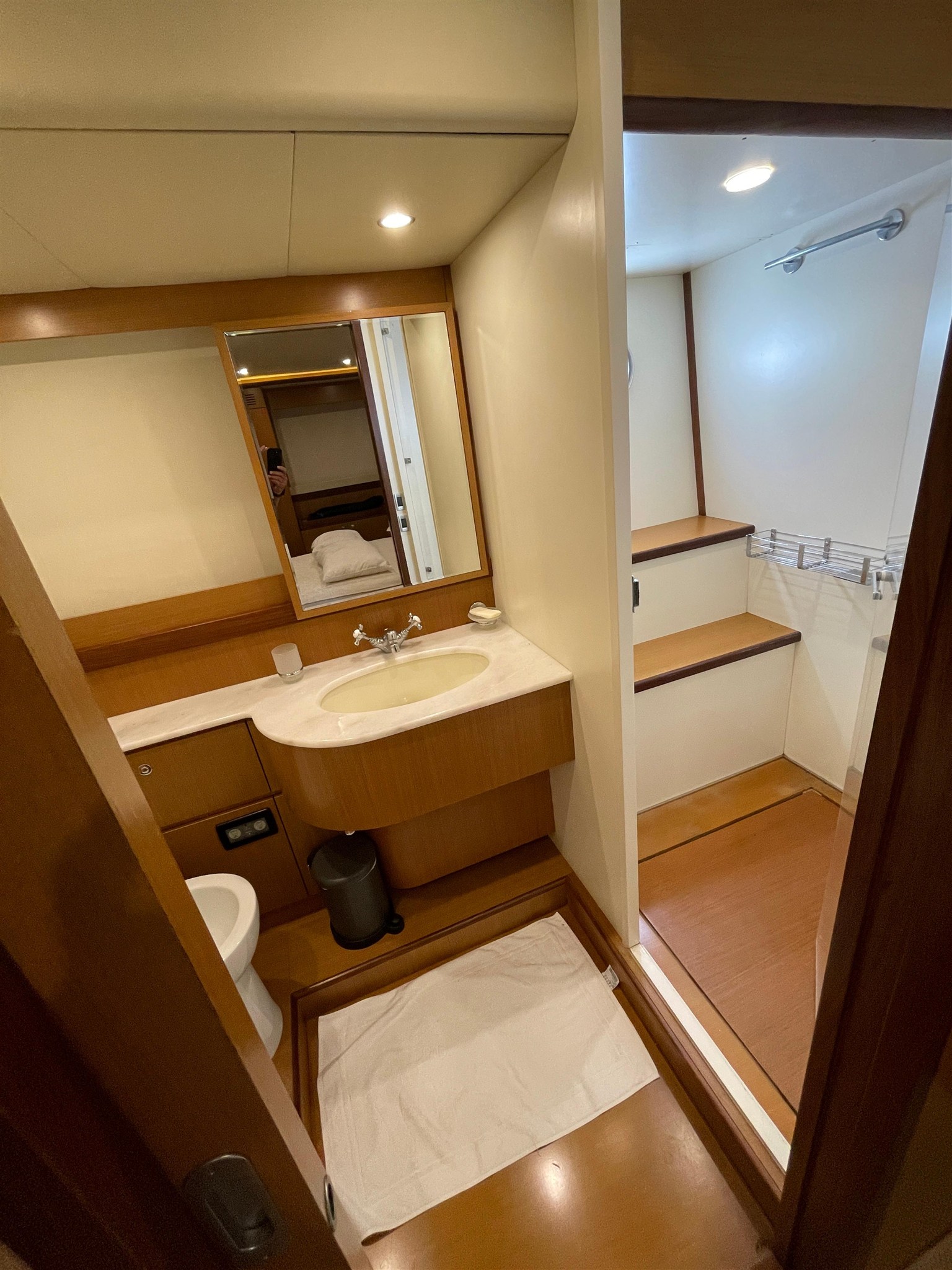 Ferretti Yachts Altura 690