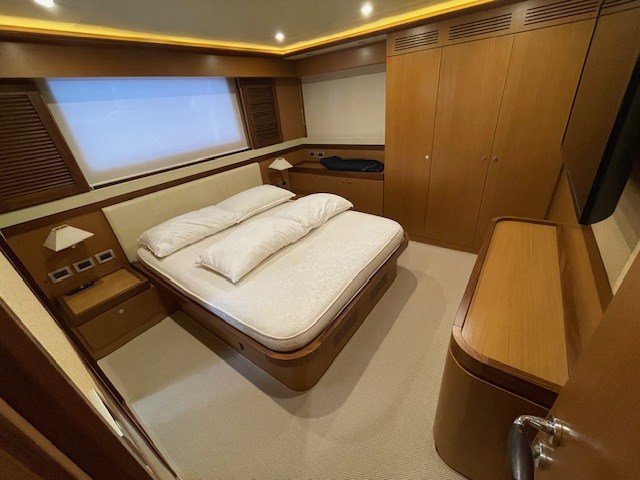 Ferretti Yachts Altura 690