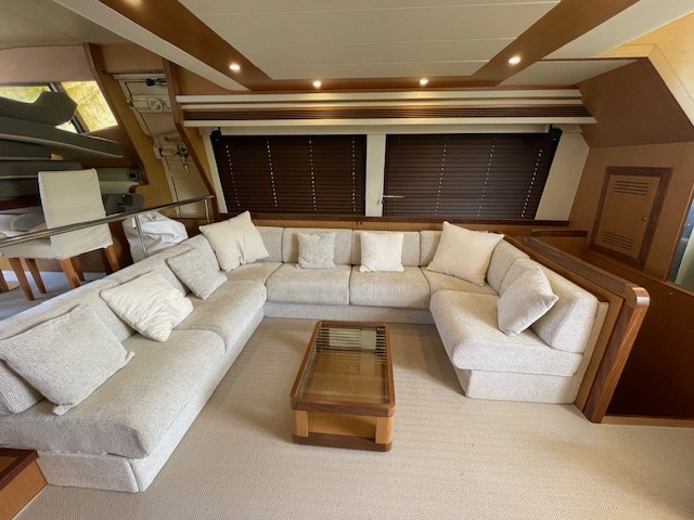 Ferretti Yachts Altura 690