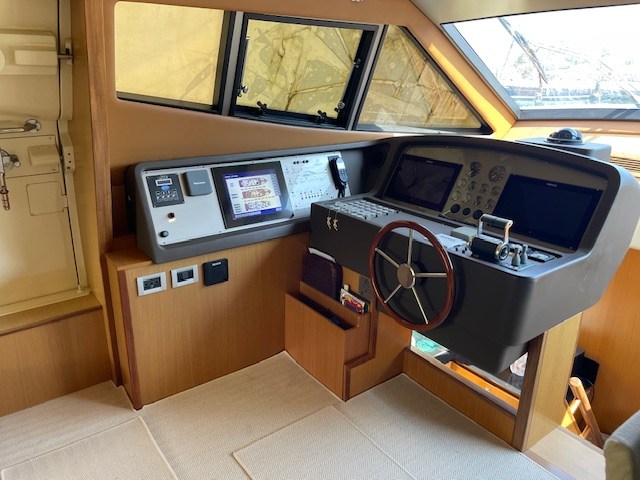 Ferretti Yachts Altura 690