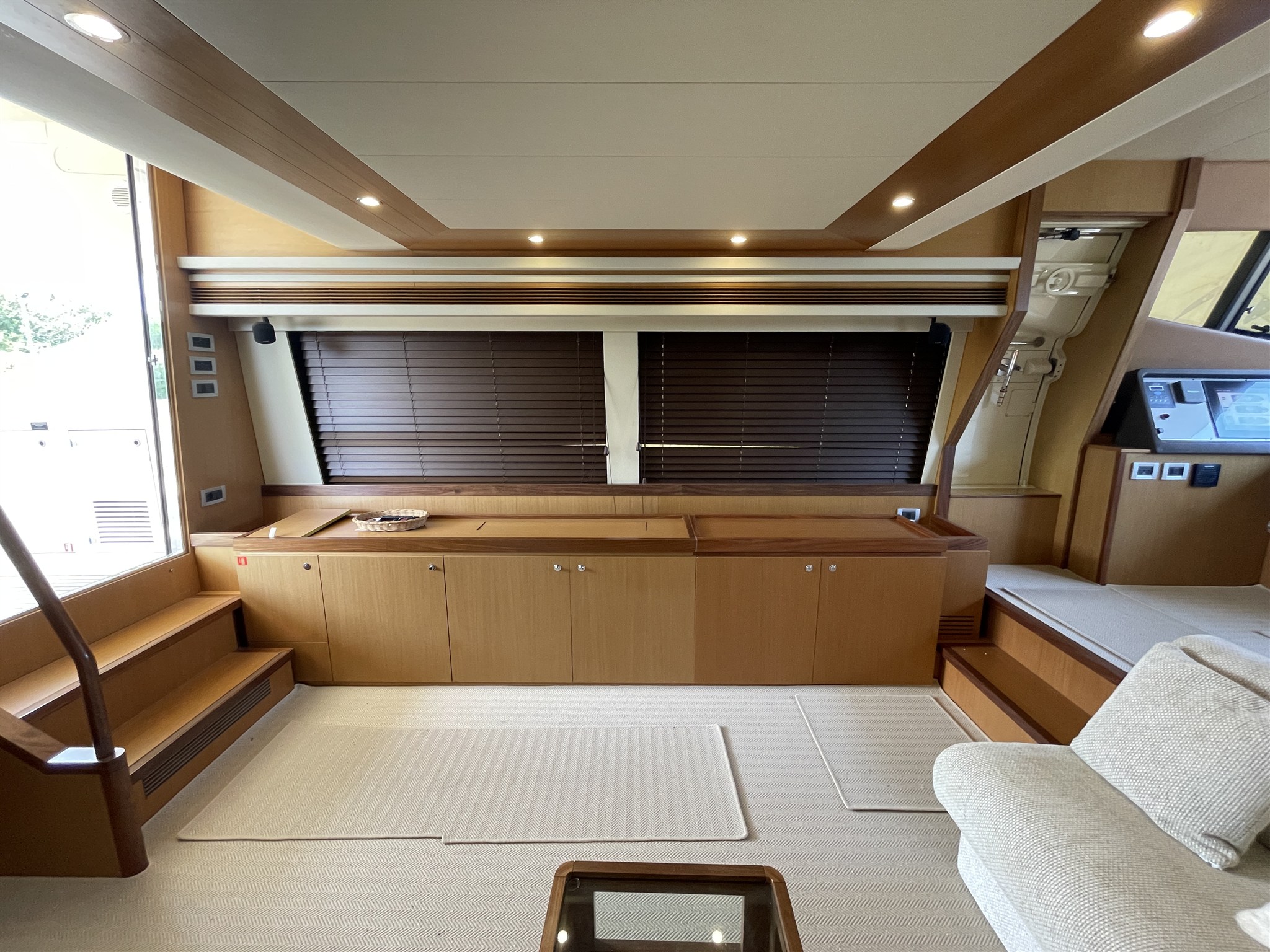 Ferretti Yachts Altura 690