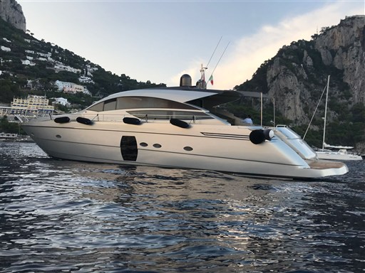 Pershing 64'