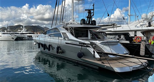Pershing 8x