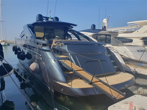 Pershing 70