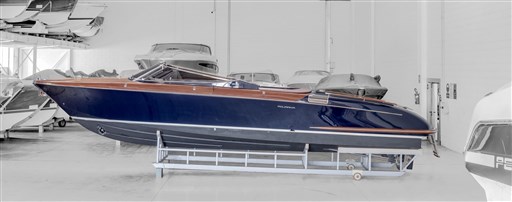 33 Aquariva