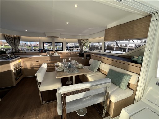 Lagoon 43