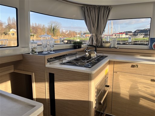 Lagoon 43