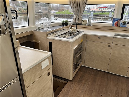 Lagoon 43