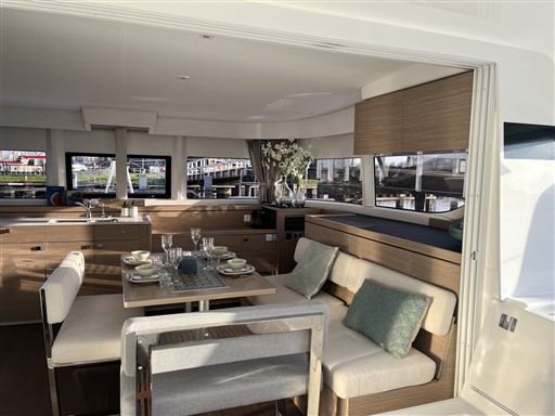 Lagoon 43