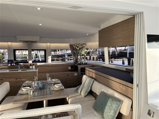 Lagoon 43