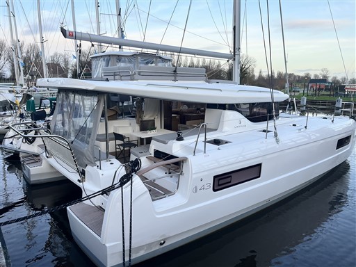 Lagoon 43