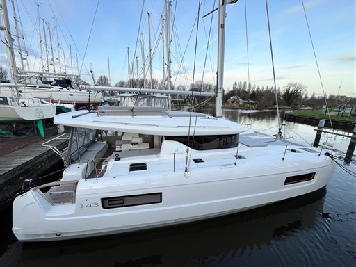 Lagoon 43