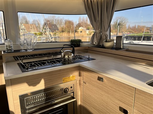 Lagoon 43