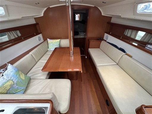 Beneteau Oceanis 37
