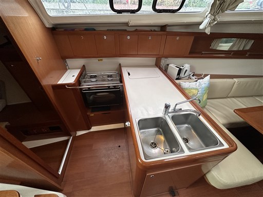 Beneteau Oceanis 37