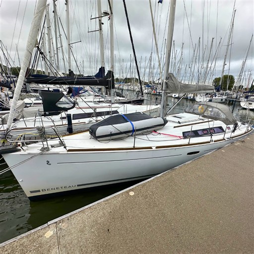 Beneteau Oceanis 37