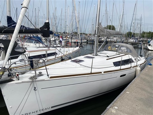 Beneteau Oceanis 37
