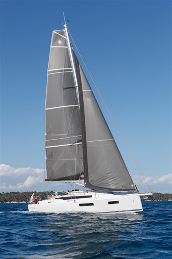 Sun_Odyssey_350-Gilles_MARTIN-RAGET-4949-800px.JPG