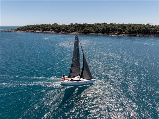 Sun_Odyssey_350-Gilles_MARTIN-RAGET-4947-800px.JPG