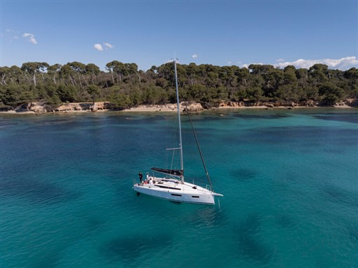 Sun_Odyssey_350-Gilles_MARTIN-RAGET-4944-800px.JPG