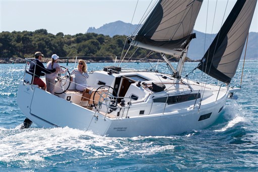 Sun_Odyssey_350-Gilles_MARTIN-RAGET-4955-800px.JPG