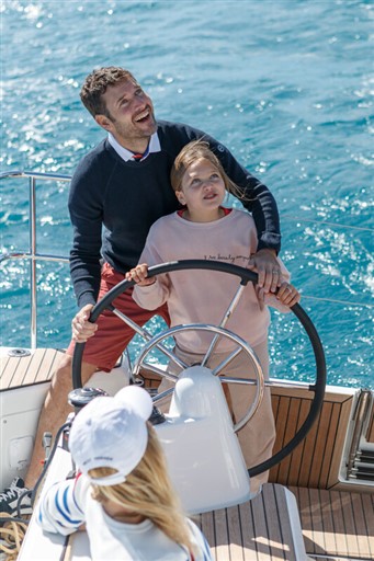 Sun_Odyssey_350-Gilles_MARTIN-RAGET-4953-800px.JPG