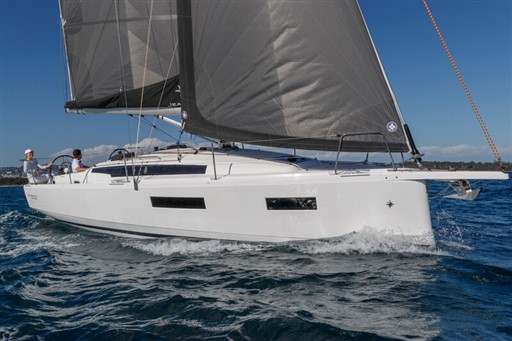 Sun_Odyssey_350-Gilles_MARTIN-RAGET-4950-800px.JPG