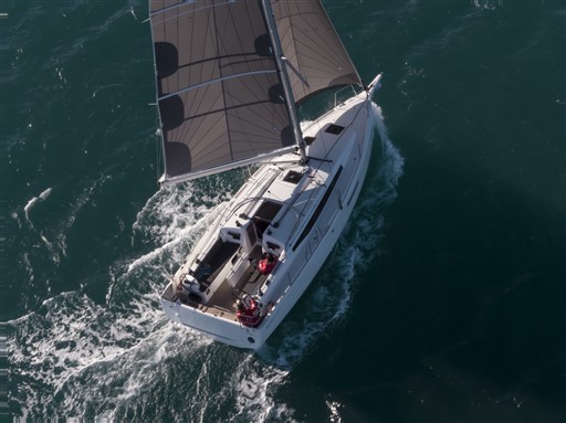 Jeanneau_Sun_Odyssey_380_10.JPG